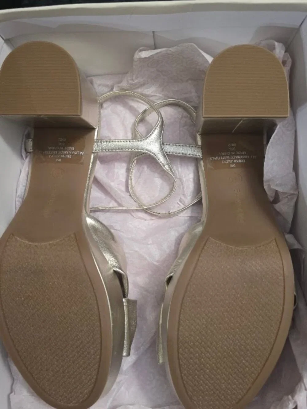 Women 9M Gold Metallic Platform Block Heel Sandals Bandolino Prezley 3  NIB